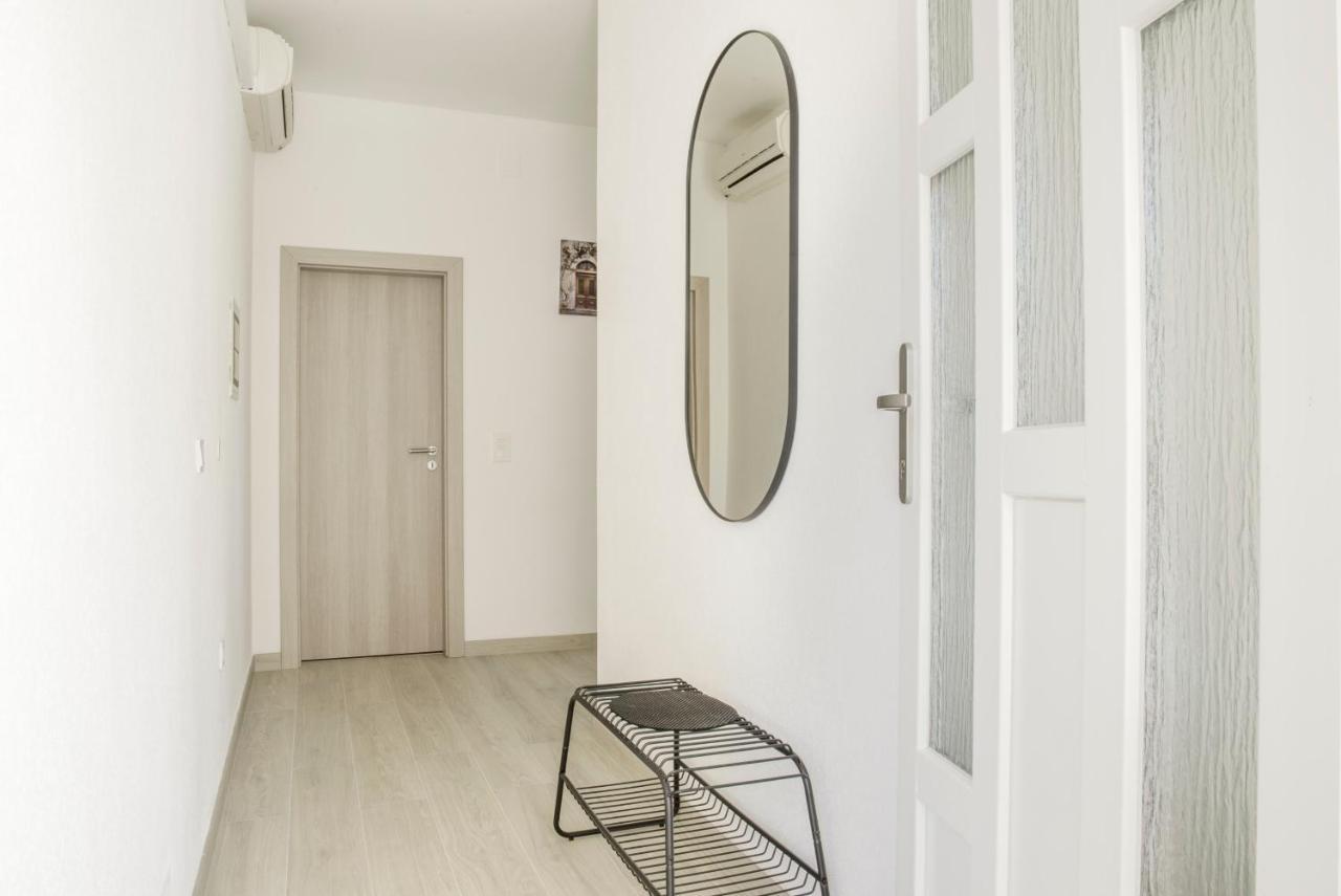 Apartmani Vudrag Traù Esterno foto