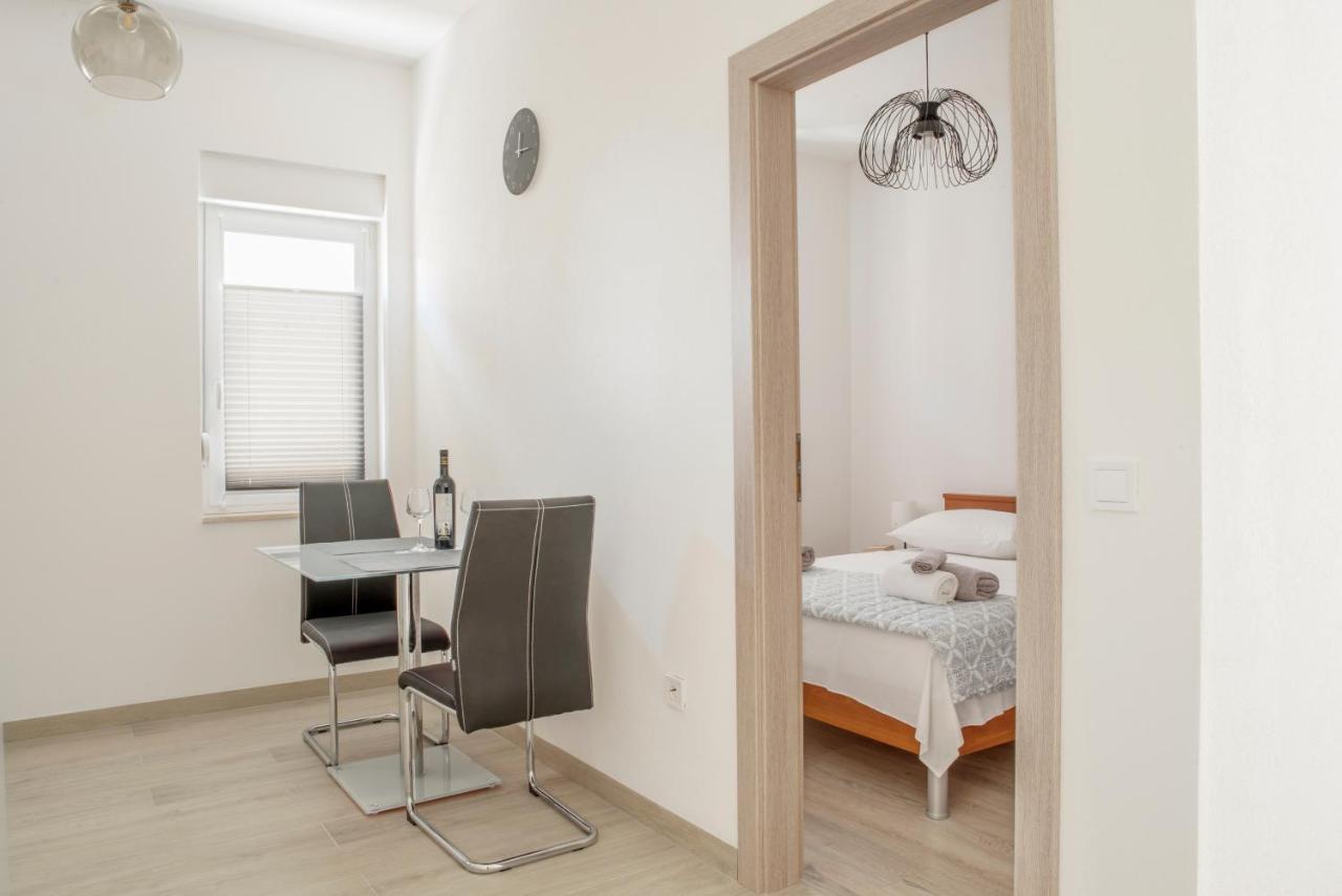 Apartmani Vudrag Traù Esterno foto
